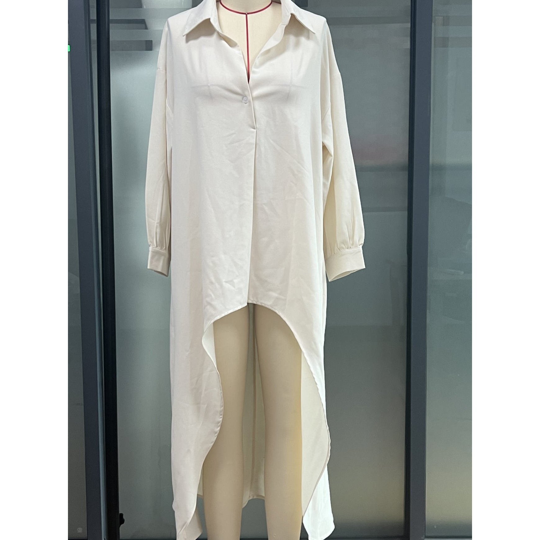 Damen Hemdbluse mit verlängertem Rückensaum und Kragen