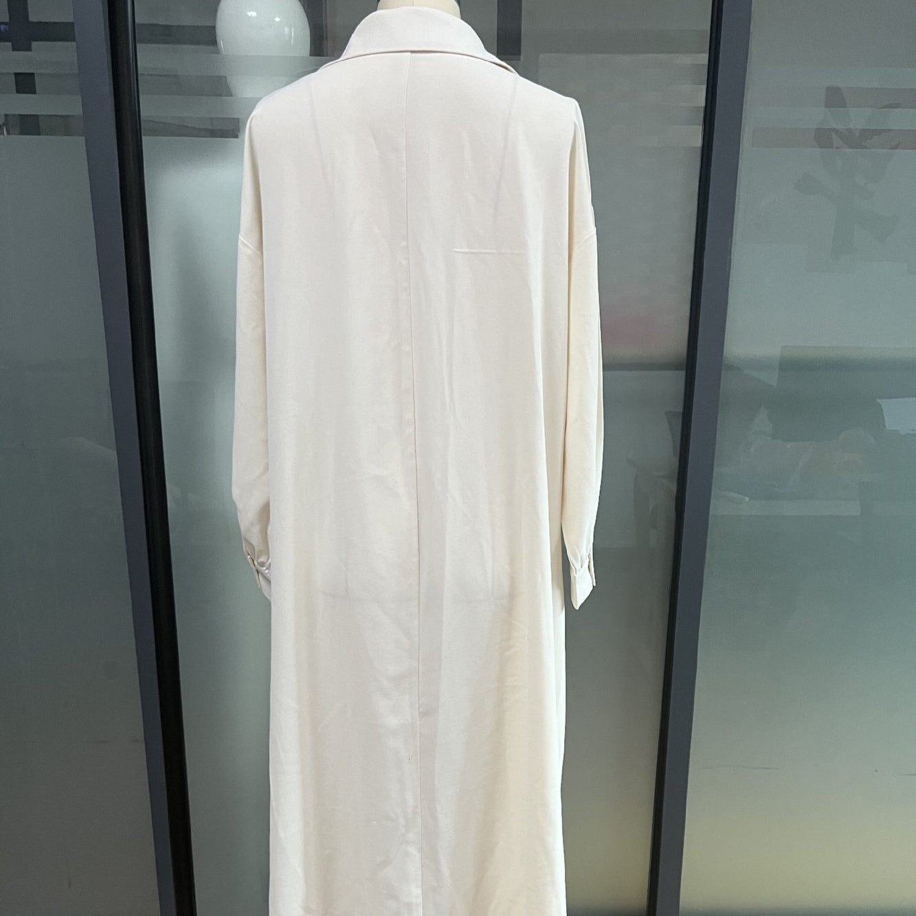 Damen Hemdbluse mit verlängertem Rückensaum und Kragen