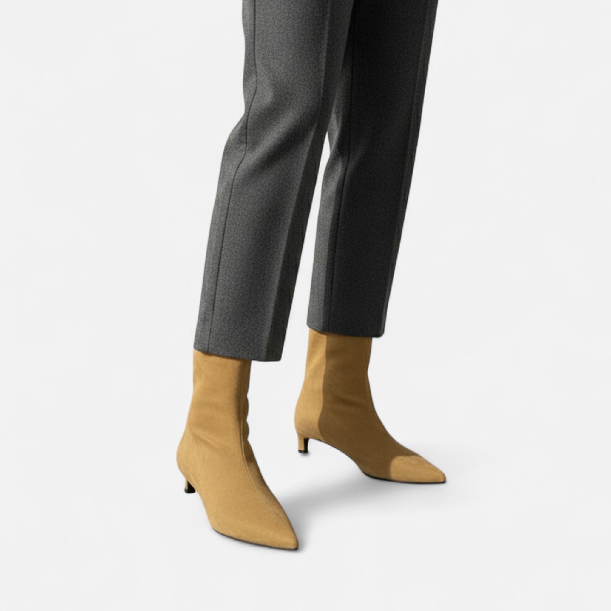 Damen Stiefelette mit spitzer Kappe und flachem Absatz