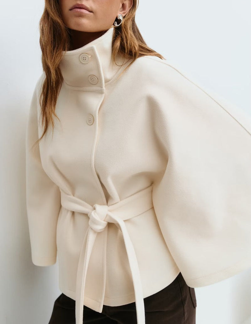 Damen Cape Mantel mit Bindegürtel und weiten Glockenärmeln - Weiss