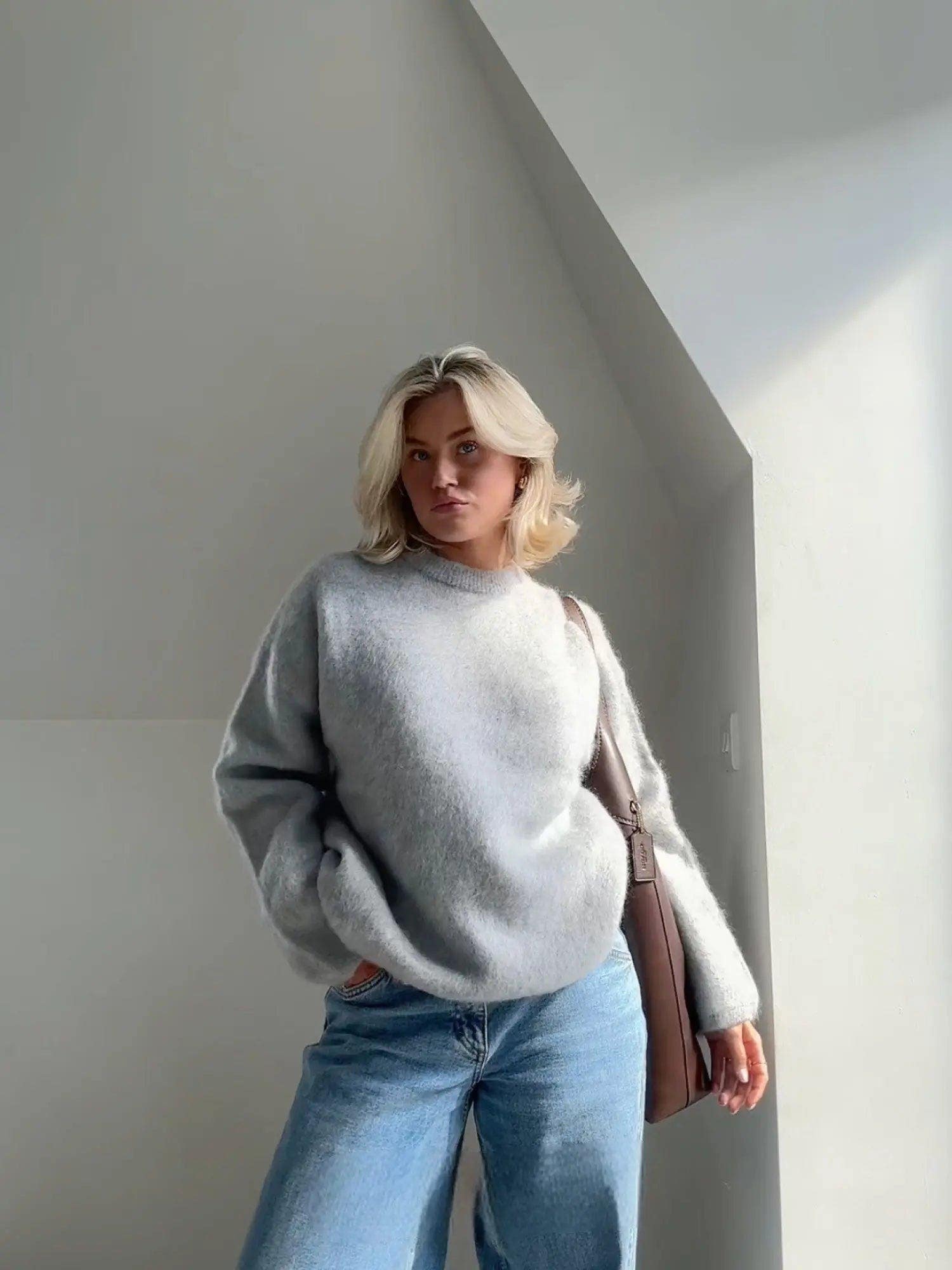 Damen Pullover in Flauschoptik mit weiten Ärmeln kurz - Grau