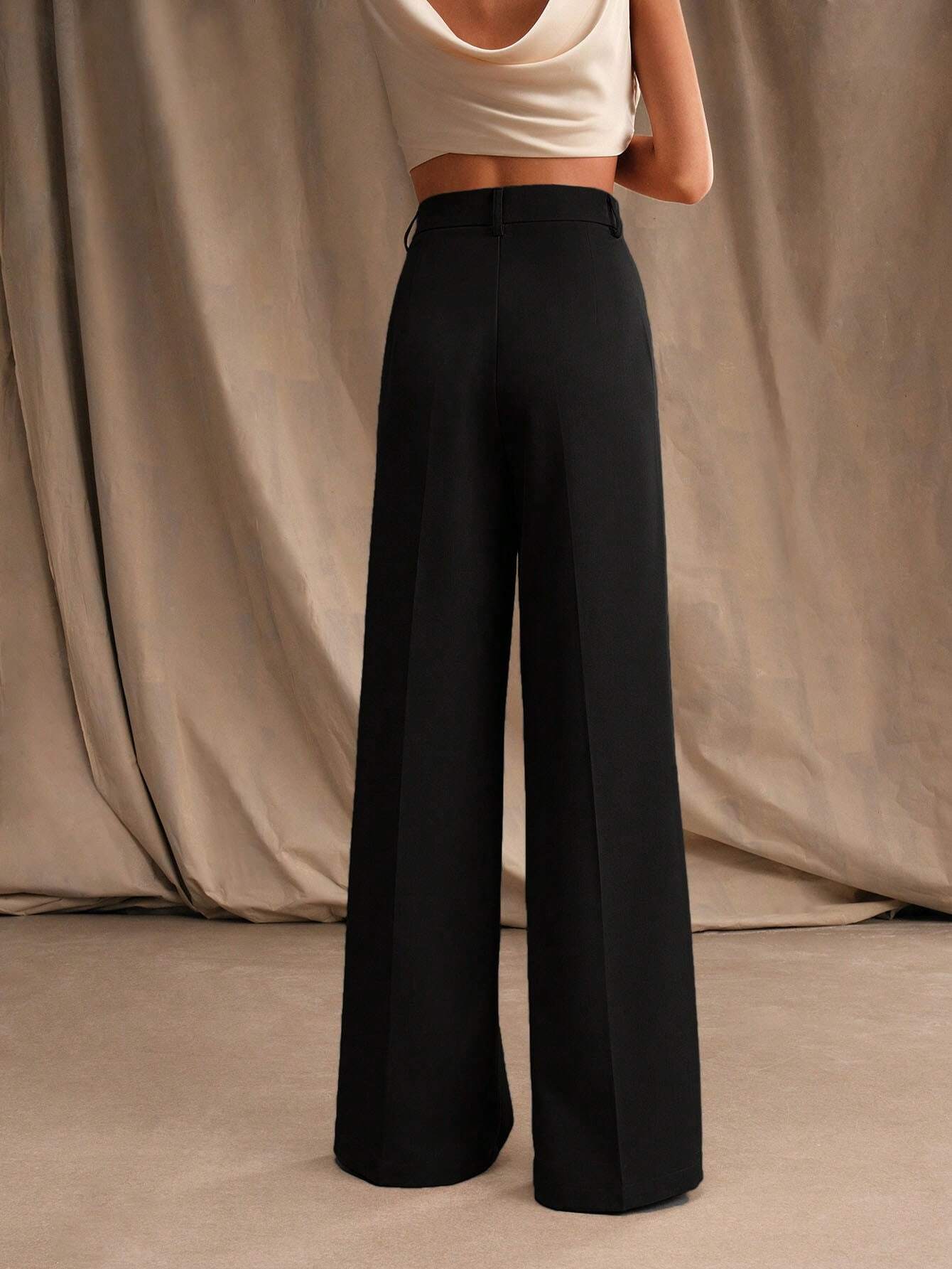 Damen Stoffhose weit geschnitten mit hohem Bund und Bundfalten