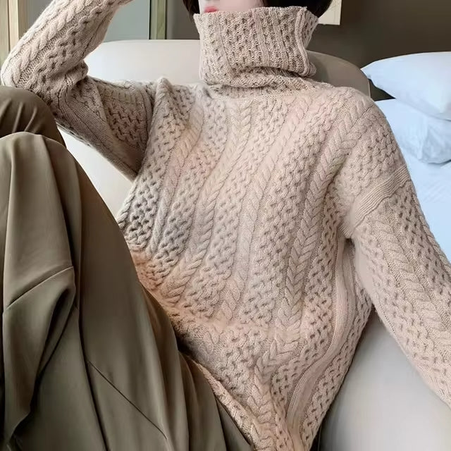 Damen Strickpullover mit Zopfmuster und weitem Rollkragen - Hellbraun