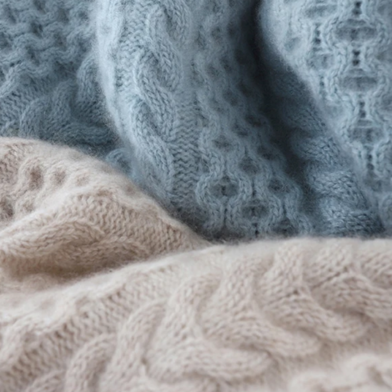 Damen Strickpullover mit Zopfmuster und weitem Rollkragen